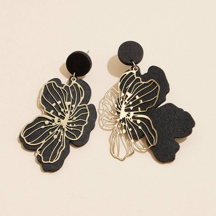 Sophisticated Wooden Post | Earrings with Floral Filigree Design