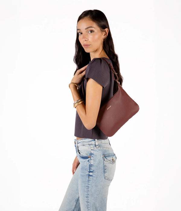 CHERRY JINA GRAIN SHOULDER BAG