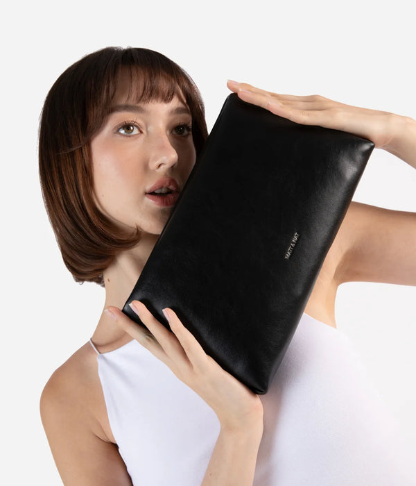 BLACK DAKOTA FORUM CLUTCH BAG