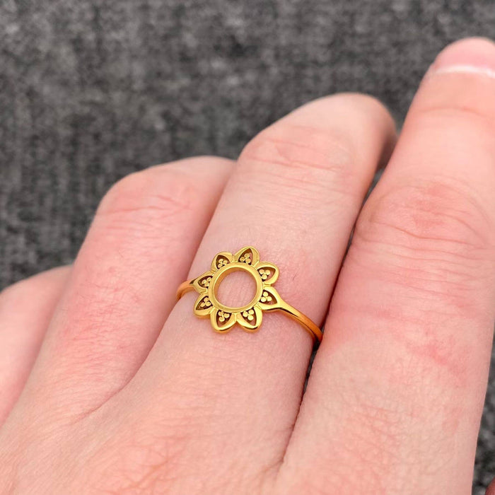 Hollow Sunflower 18K Gold Plated Stainless Steel Ring - FGS