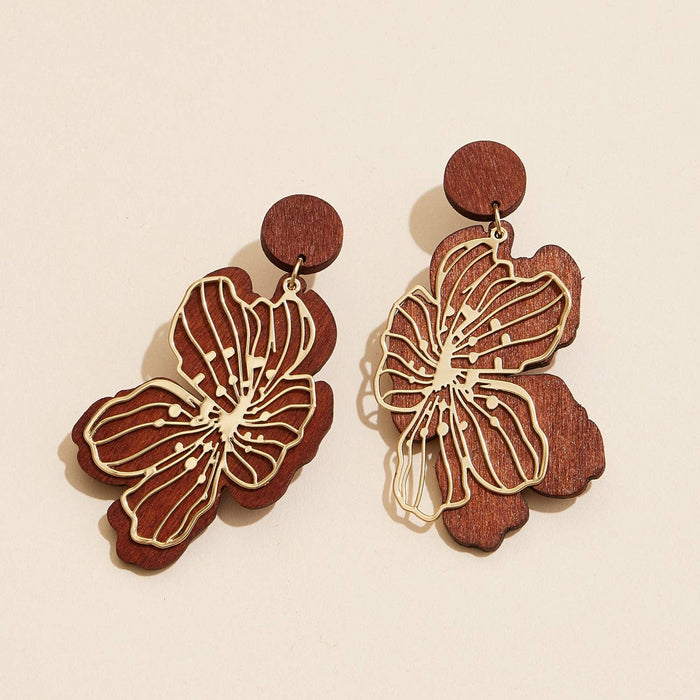 Sophisticated Wooden Post | Earrings with Floral Filigree Design