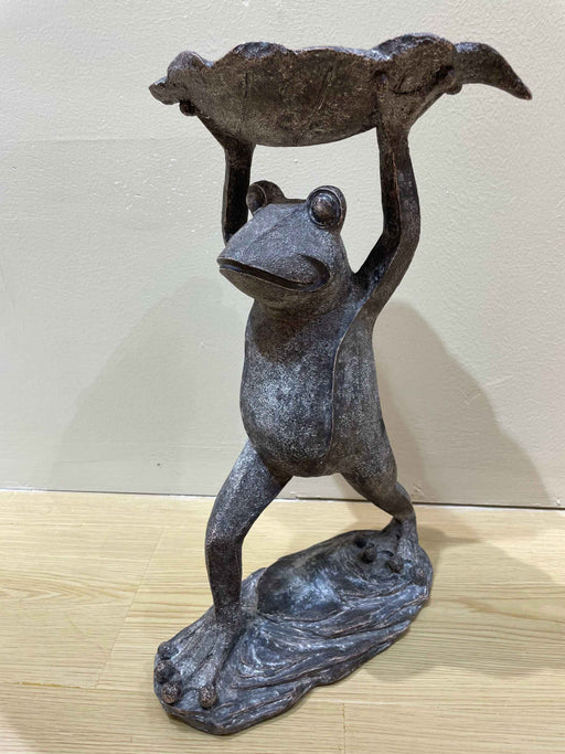 Frog with Leaf Grey