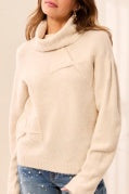 CREAM T-NECK BOW DTL SWEATER